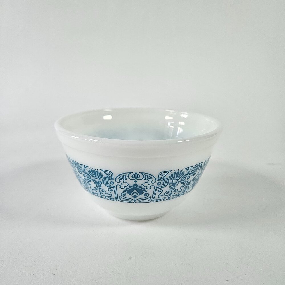 Vintage Pyrex Bowl Horizon Blue Pattern 1 and 1/2 Pint 401 Made In USA